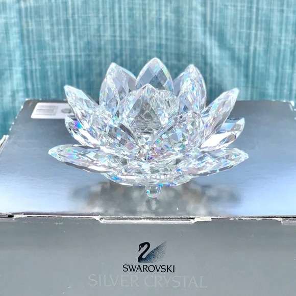 Swarovski Crystal Large Waterlily Candleholder - Picture 8 of 11